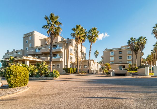 Apartment in Portimão - Luxury Apartment | Nomads | WIFI | Indoor Pool | Balcony Apartment in Portimão - Luxury Apartment | Nomads | WIFI | Indoor Pool | Balcony