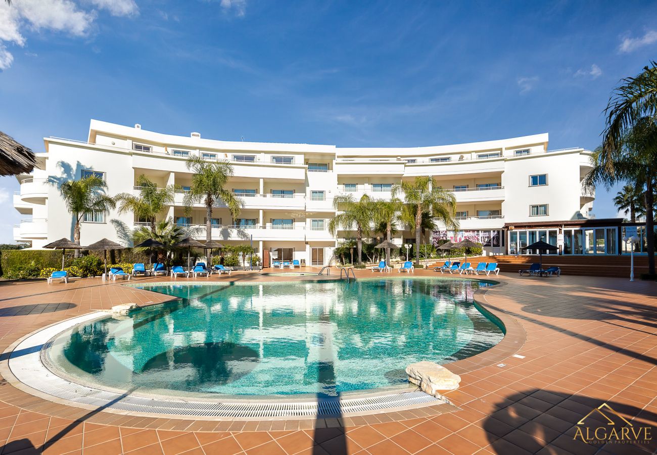 Apartment in Lagos - Porto de Mos Beach: Pool | Gym |  Wifi | Perfect for Digital Nomads