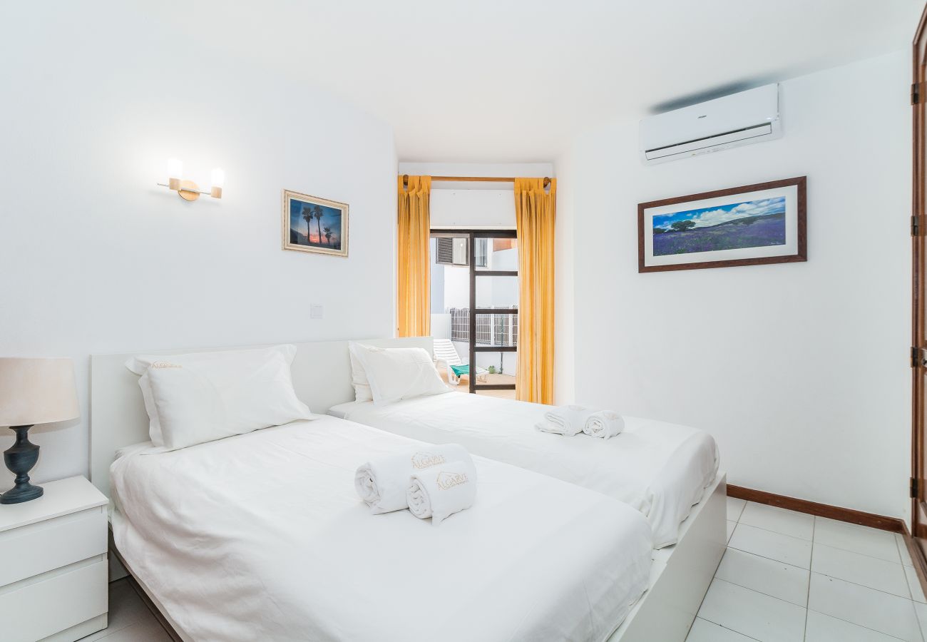 Apartment in Carvoeiro - Casa Gene | Pool | Wifi | Terrace | Nomads