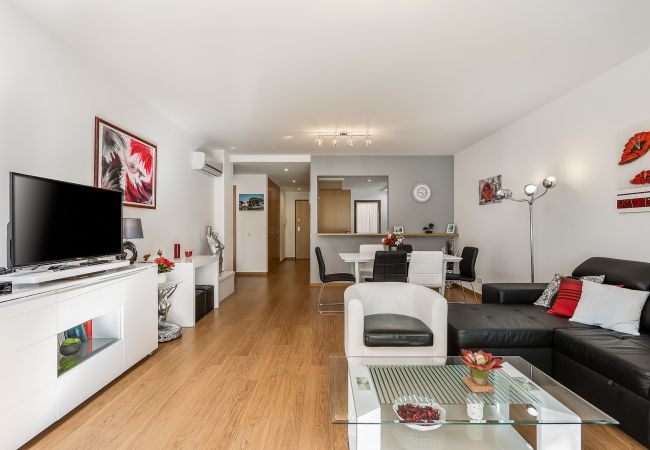 Apartment in Portimão -   Praia da Rocha: Pool | Digital Nomads | Fast Wifi Apartment in Portimão -   Praia da Rocha: Pool | Digital Nomads | Fast Wifi