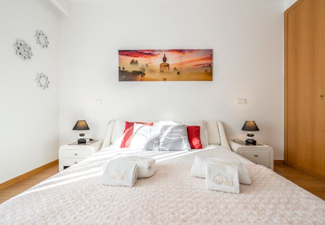 Apartment in Portimão -   Praia da Rocha: Pool | Digital Nomads | Fast Wifi Apartment in Portimão -   Praia da Rocha: Pool | Digital Nomads | Fast Wifi