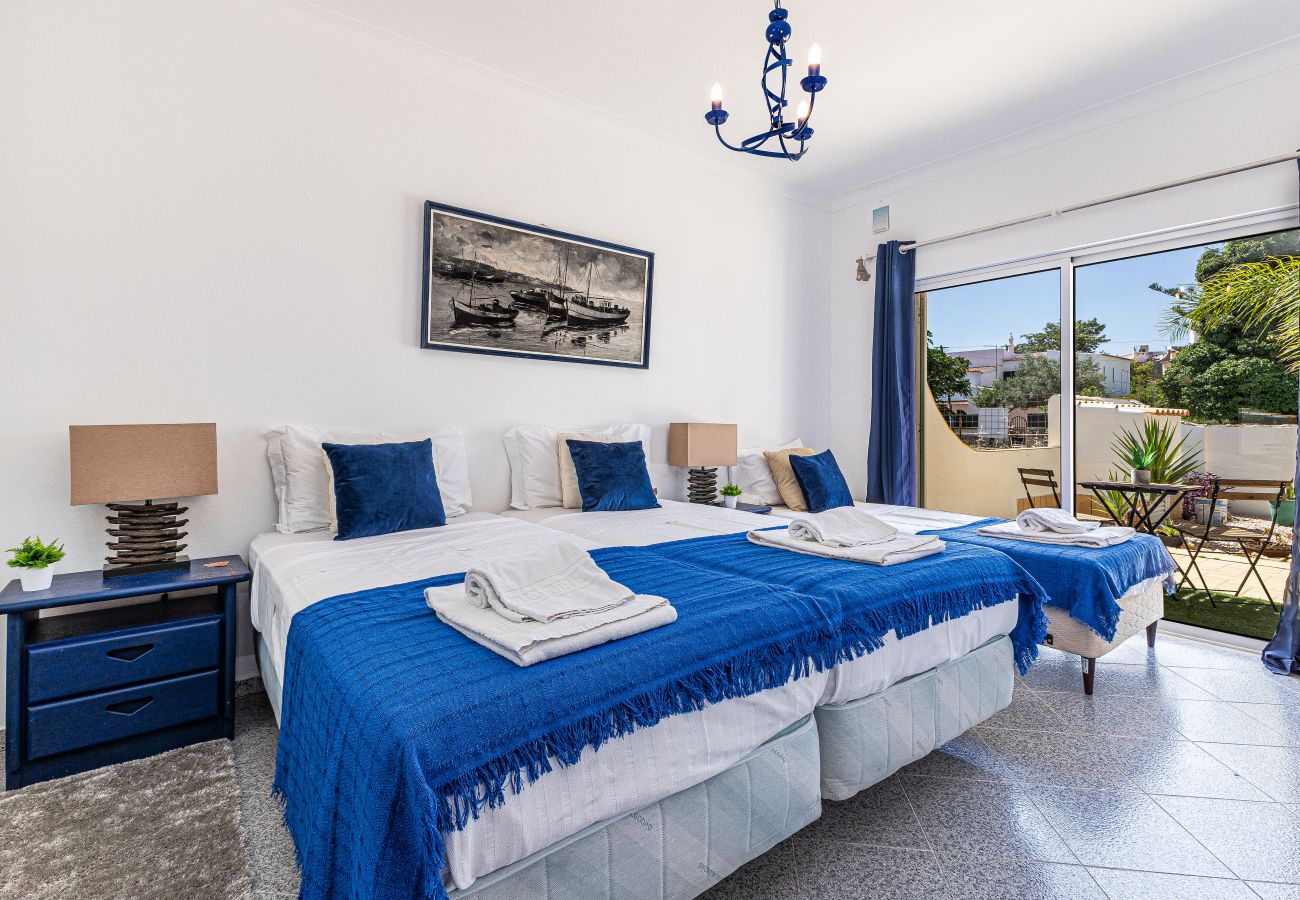 Rent by room in Lagos - GuestHouse Chilling: Room 1 | Location | Reliable Wifi