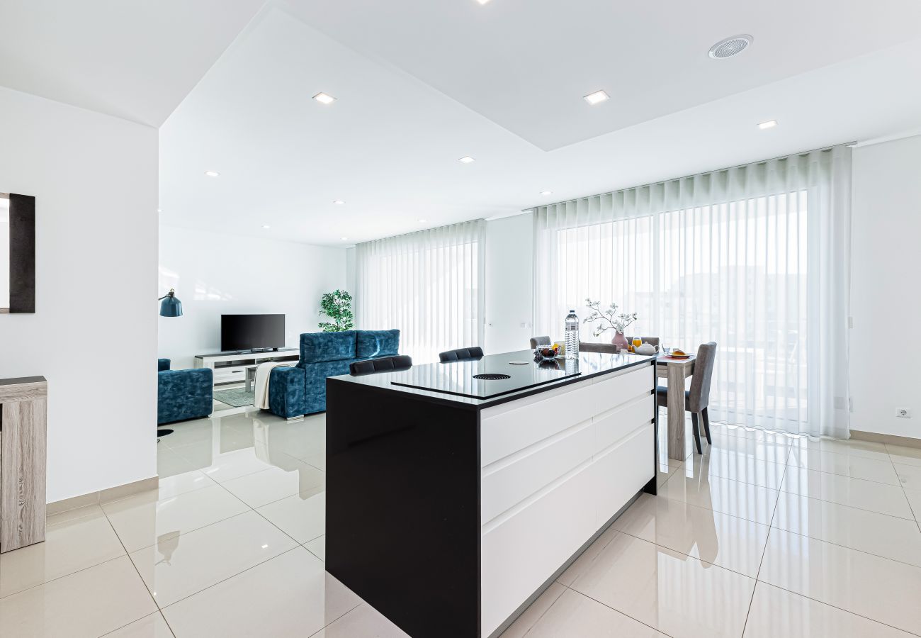 Apartment in Lagos - Edifício Adega: Near the Marina, City Center | Pool and Gym