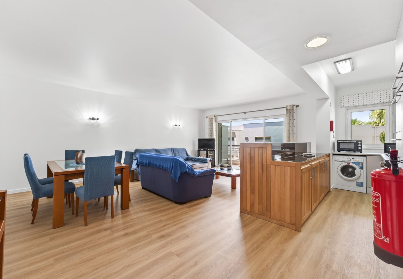 Apartment in Lagos - Marina Breeze: By the Marina, City Center & Beach 