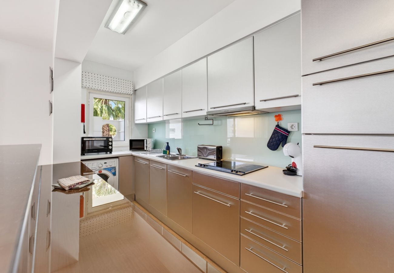 Apartment in Lagos - Marina Breeze: By the Marina, City Center & Beach 