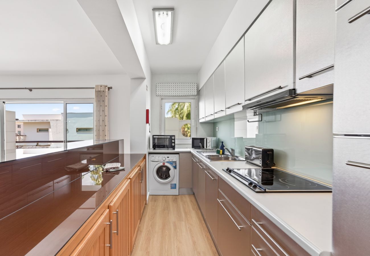Apartment in Lagos - Marina Breeze: By the Marina, City Center & Beach 