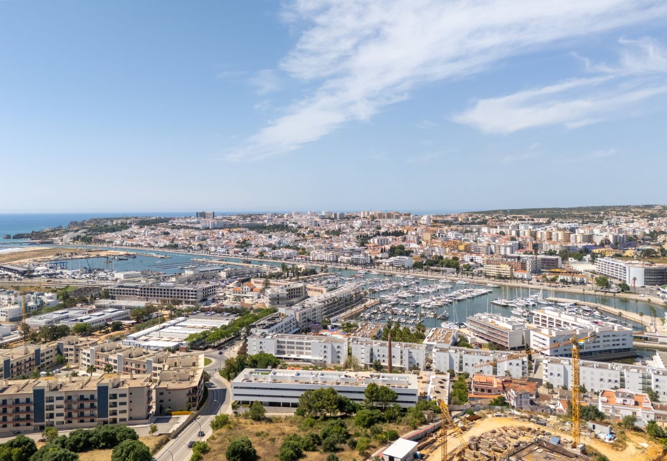 Apartment in Lagos - Marina Breeze: By the Marina, City Center & Beach 