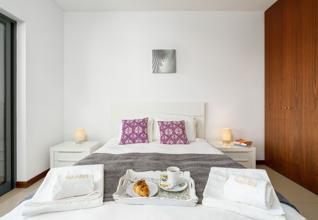 Apartamento em Lagos - Marina Village  | Pool | Garage | WIFI | Varanda Apartamento em Lagos - Marina Village  | Pool | Garage | WIFI | Varanda