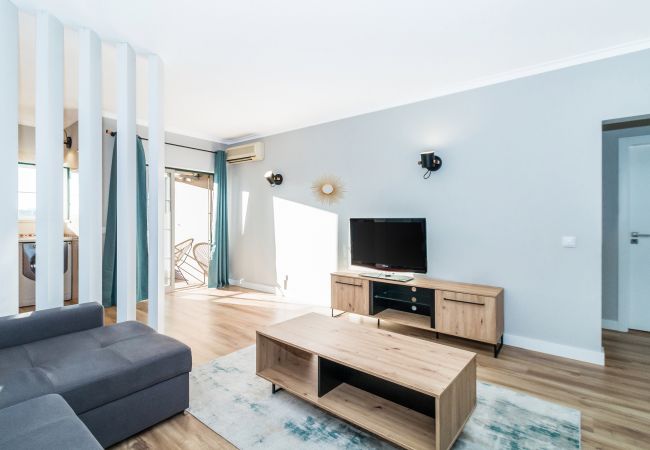 Apartamento em Portimão - Luxury Apartment | Nomads | WIFI | Indoor Pool | Balcony Apartamento em Portimão - Luxury Apartment | Nomads | WIFI | Indoor Pool | Balcony