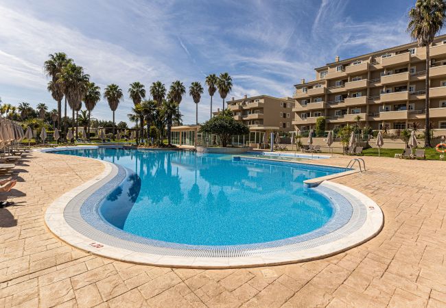Apartamento em Portimão - Luxury Apartment | Nomads | WIFI | Indoor Pool | Balcony