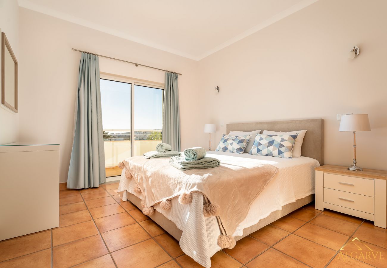 Apartamento em Lagos - Porto de Mos Beach: Pool | Gym |  Wifi | Perfect for Digital Nomads