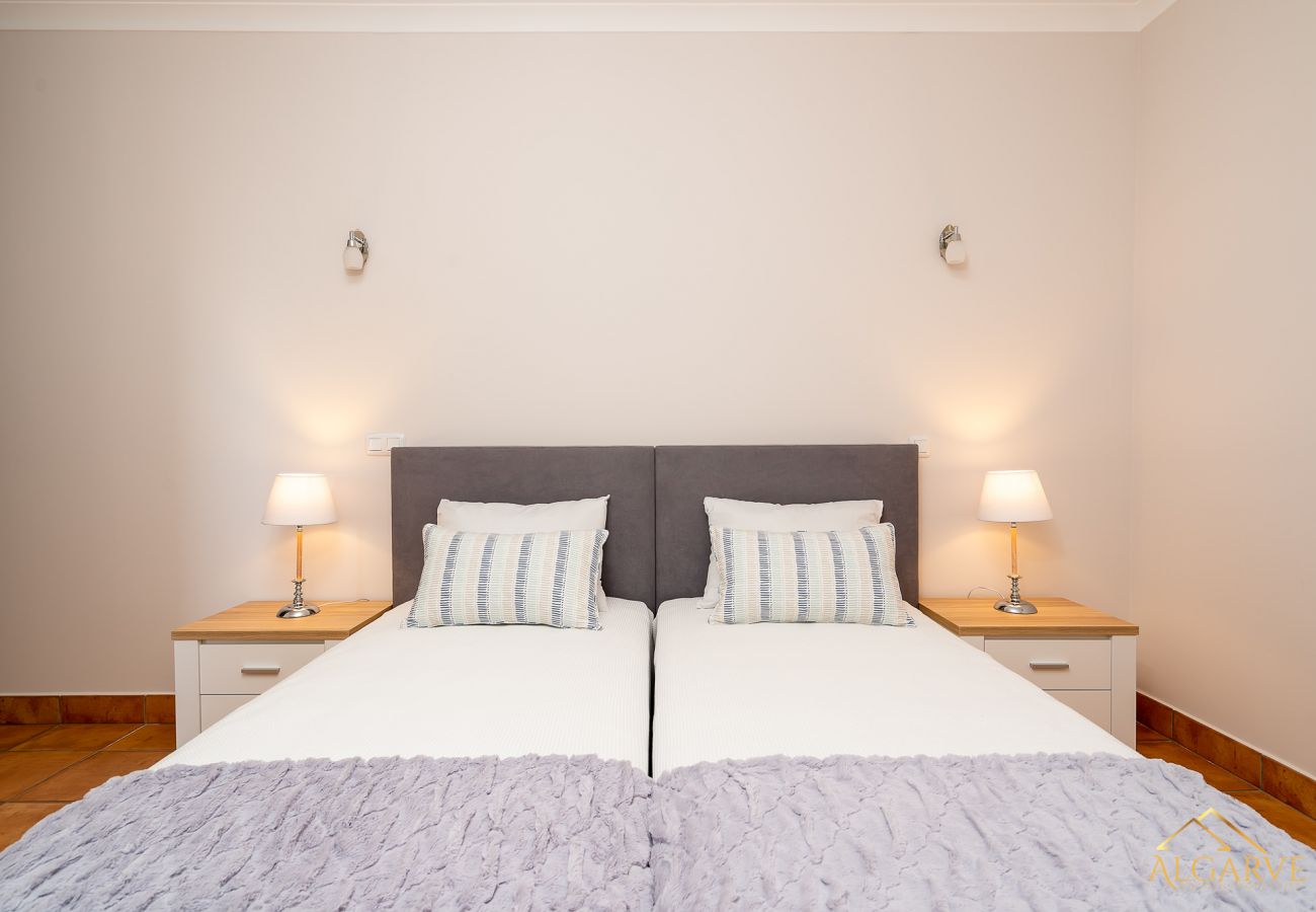 Apartamento em Lagos - Porto de Mos Beach: Pool | Gym |  Wifi | Perfect for Digital Nomads