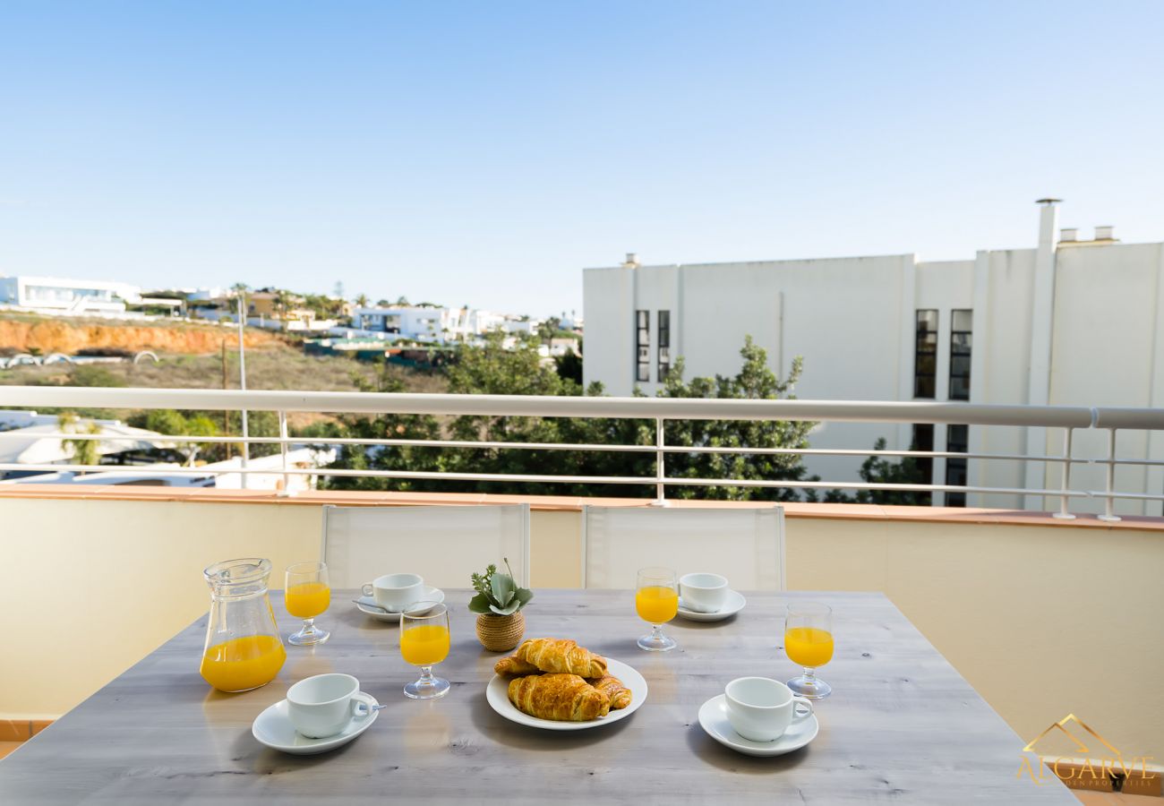 Apartamento em Lagos - Porto de Mos Beach: Pool | Gym |  Wifi | Perfect for Digital Nomads