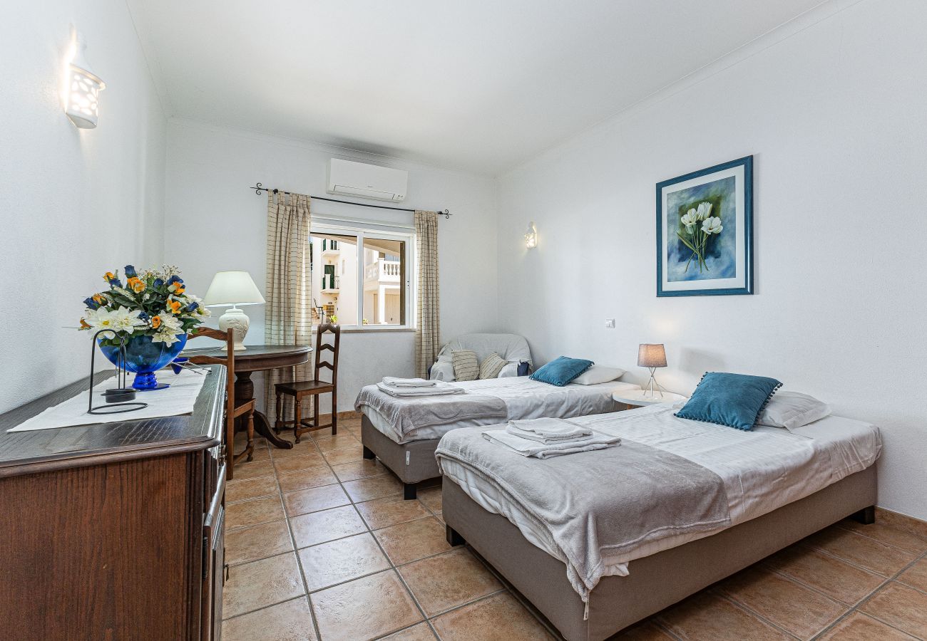 Casa geminada em Lagos - Casa 1 | Balcony | AC | WIFI | Near the Beach