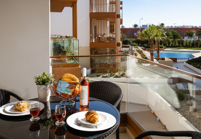 Apartamento em Portimão -   Praia da Rocha: Pool | Digital Nomads | Fast Wifi