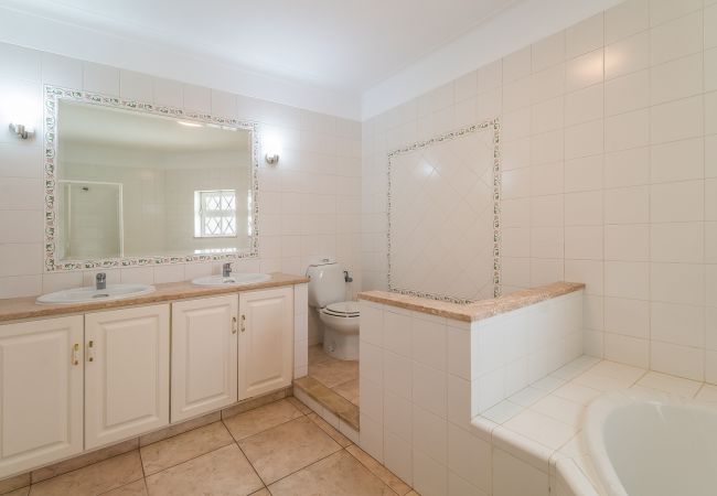 Quarto em Lagos -  AGP - Dona Ana | Private bathroom | Reliable WiFi