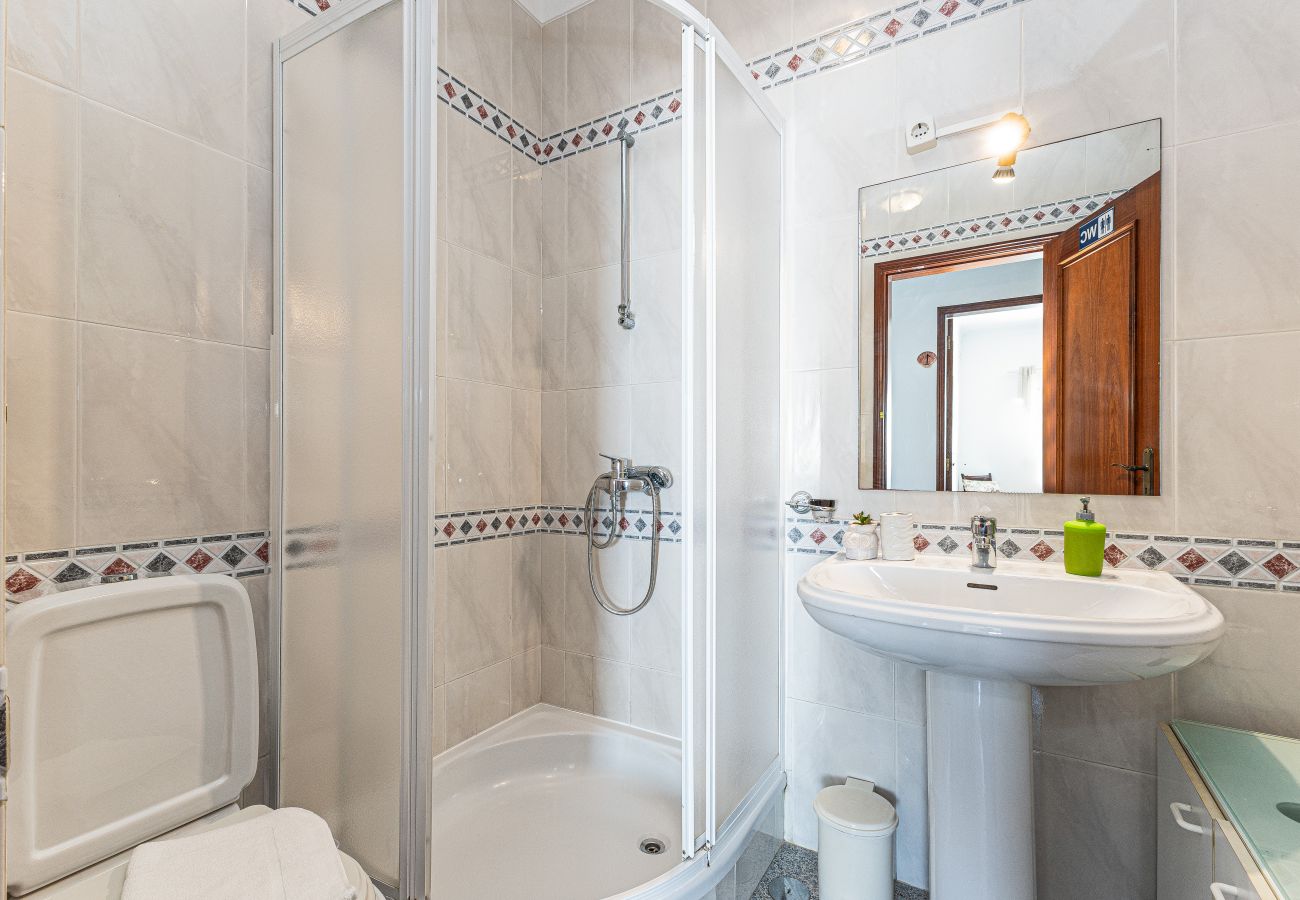 Quarto em Lagos - Chilling Guesthouse: Room 2 | Reliable Wifi | Location 