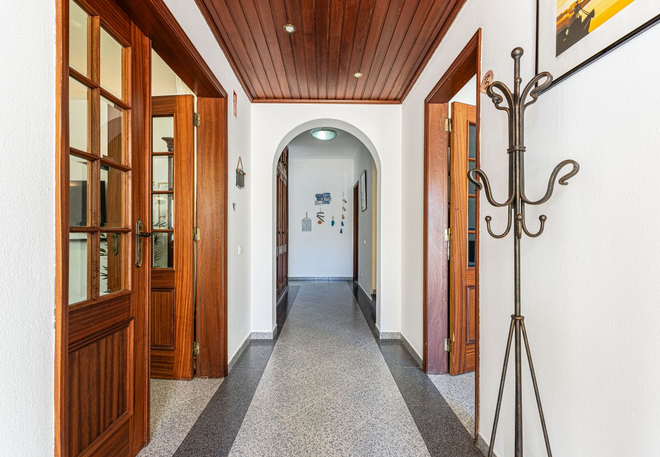 Quarto em Lagos - Chilling Guesthouse: Room 2 | Reliable Wifi | Location 