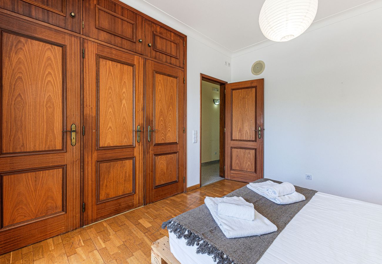 Quarto em Lagos - Chilling Guesthouse: Room 4 | AC | Reliable Wifi| Private bathroom