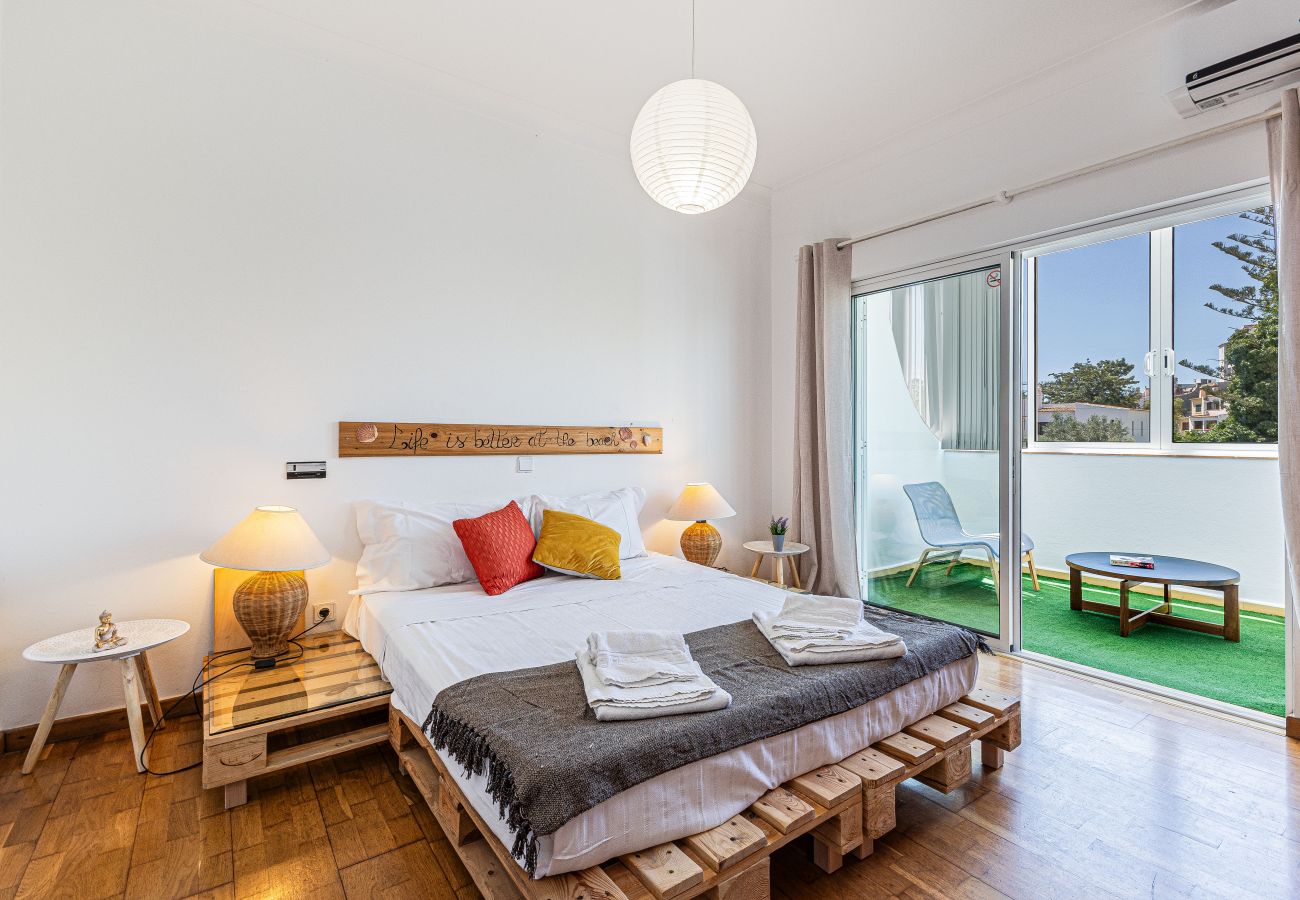 Quarto em Lagos - Chilling Guesthouse: Room 4 | AC | Reliable Wifi| Private bathroom