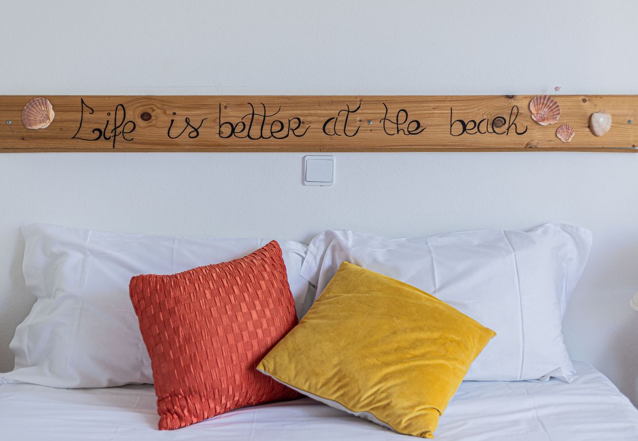 Quarto em Lagos - Chilling Guesthouse: Room 4 | AC | Reliable Wifi| Private bathroom