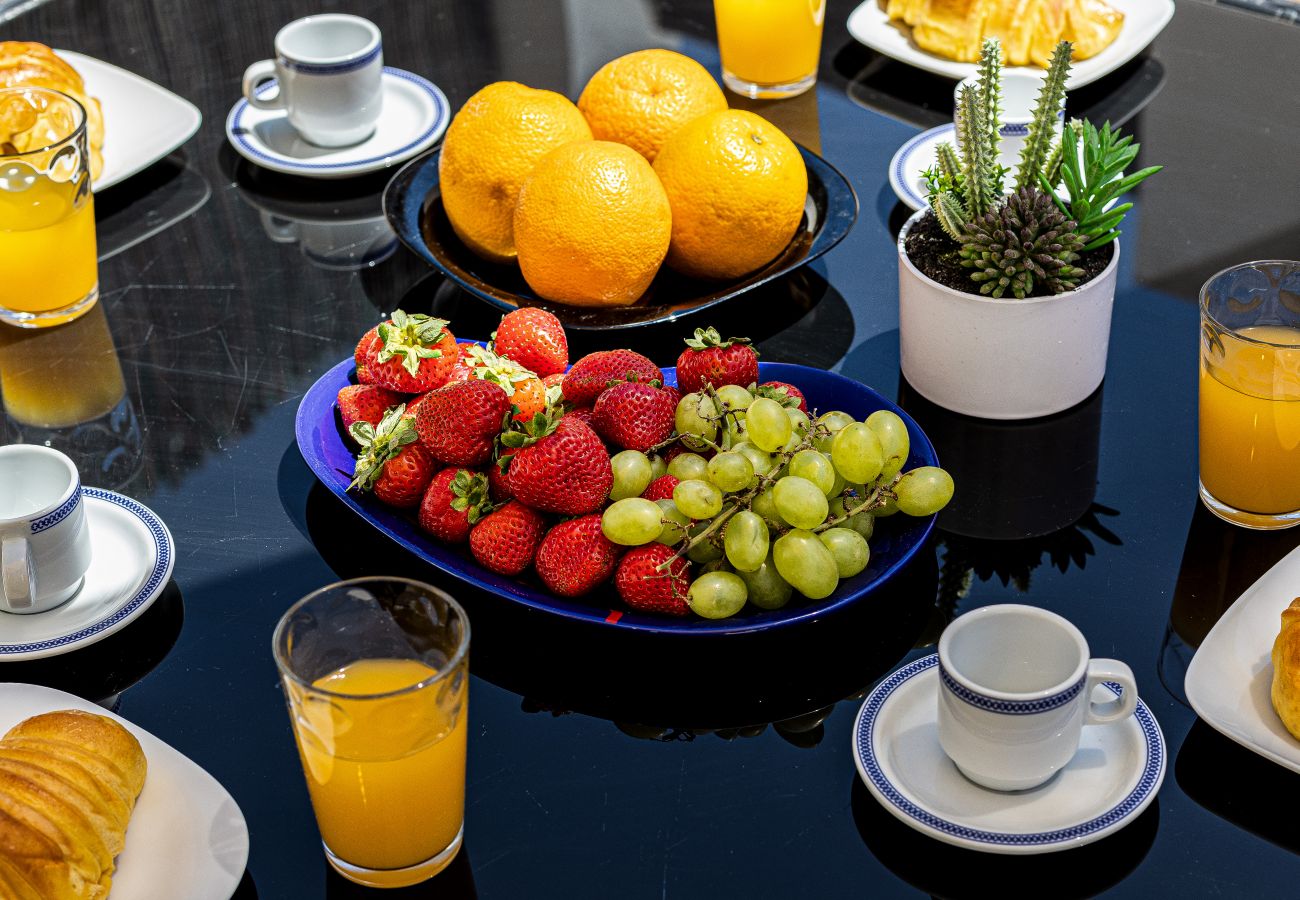 Estúdio em Lagos - Chilling Guesthouse: Studio | Pool | Location | Reliable Wifi