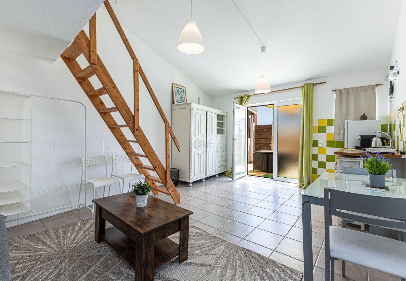 Estúdio em Lagos - Chilling Guesthouse: Studio | Pool | Location | Reliable Wifi