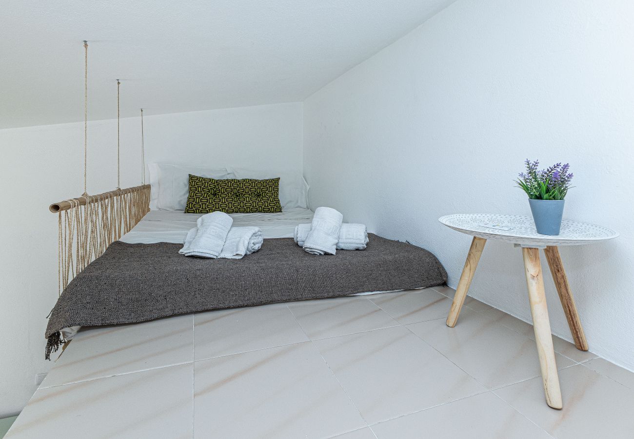 Estúdio em Lagos - Chilling Guesthouse: Studio | Pool | Location | Reliable Wifi