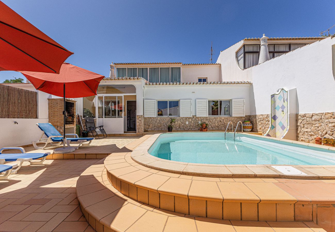 Estúdio em Lagos - Chilling Guesthouse: Studio | Pool | Location | Reliable Wifi