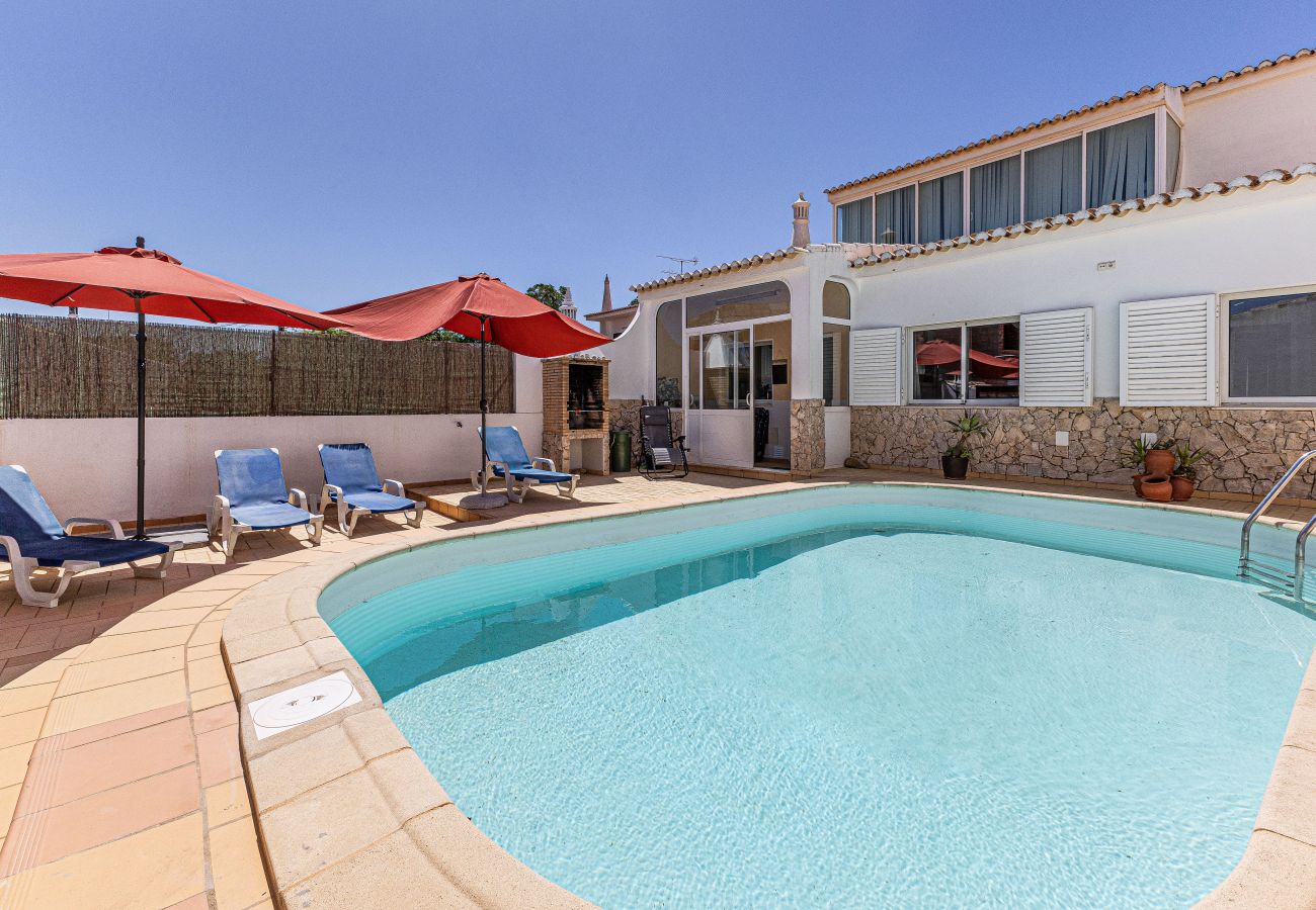 Estúdio em Lagos - Chilling Guesthouse: Studio | Pool | Location | Reliable Wifi