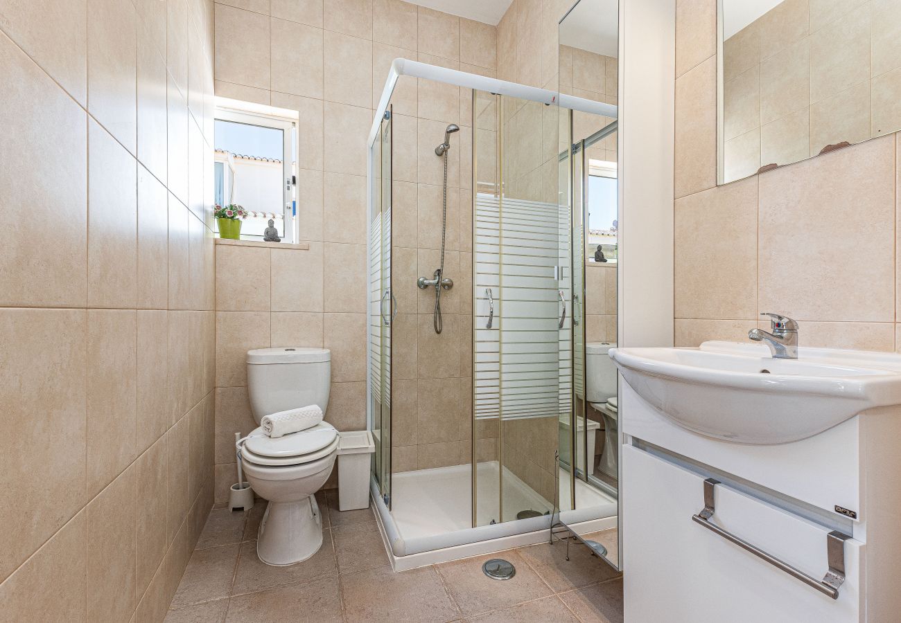 Estúdio em Lagos - Chilling Guesthouse: Studio | Pool | Location | Reliable Wifi