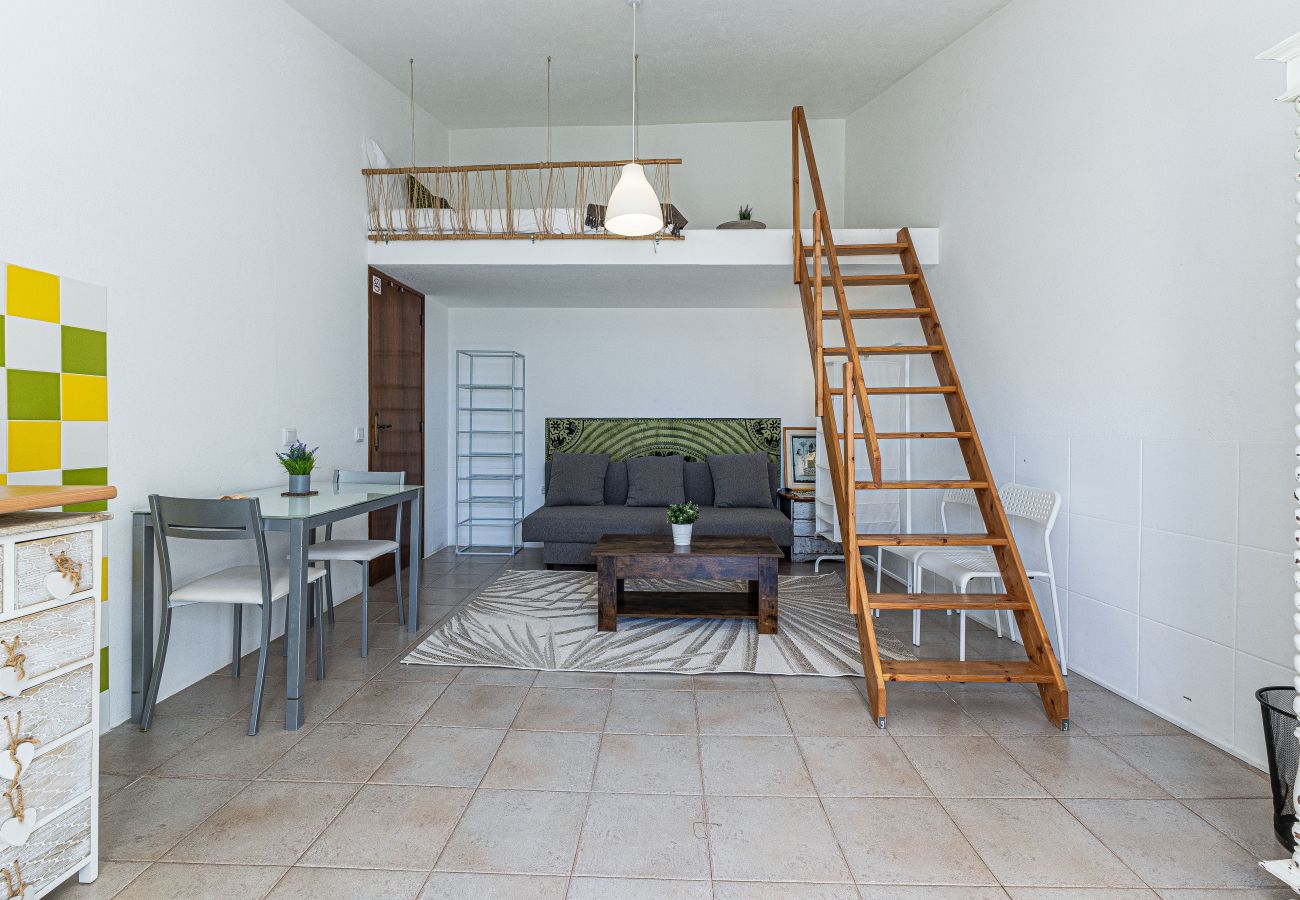 Estúdio em Lagos - Chilling Guesthouse: Studio | Pool | Location | Reliable Wifi