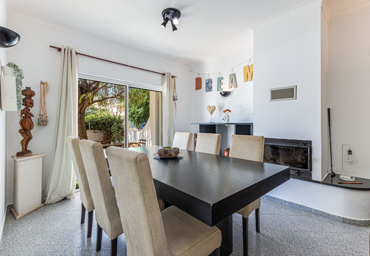 Estúdio em Lagos - Chilling Guesthouse: Studio | Pool | Location | Reliable Wifi