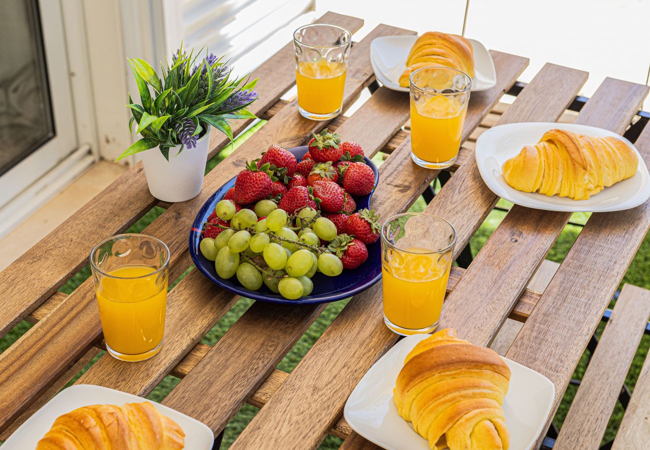 Estúdio em Lagos - Chilling Guesthouse: Studio | Pool | Location | Reliable Wifi