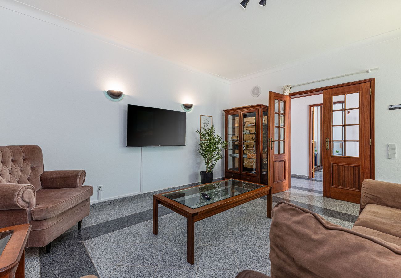 Estúdio em Lagos - Chilling Guesthouse: Studio | Pool | Location | Reliable Wifi