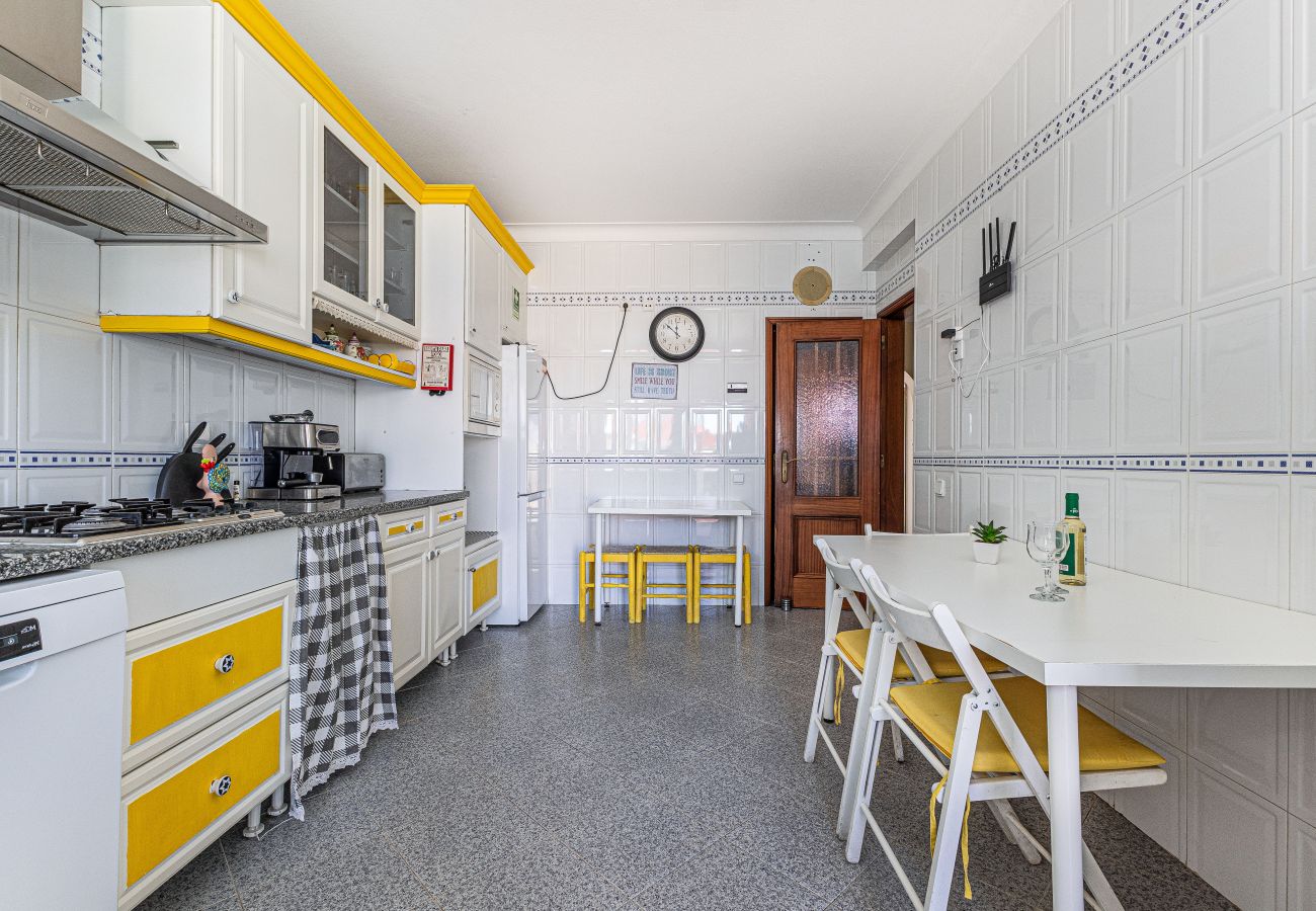 Estúdio em Lagos - Chilling Guesthouse: Studio | Pool | Location | Reliable Wifi