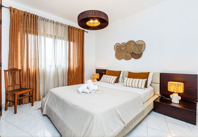 Casa em Porches - Casa do Vale: PET Friendly | Family, Pool & Beach Casa em Porches - Casa do Vale: PET Friendly | Family, Pool & Beach