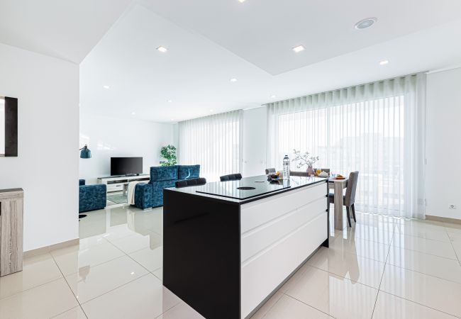 Apartamento em Lagos - Edifício Adega: Near the Marina, City Center | Pool and Gym Apartamento em Lagos - Edifício Adega: Near the Marina, City Center | Pool and Gym