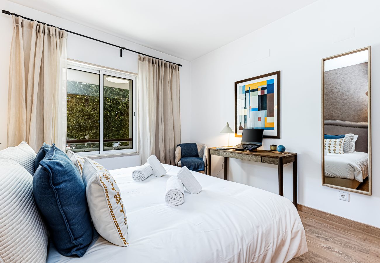 Apartamento em Lagos - Marina Garden View – Work & Relax by the Sea, Marina & Old Town