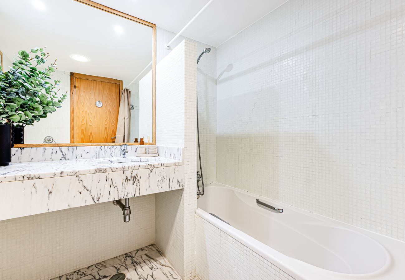 Apartamento em Lagos - Marina Garden View – Work & Relax by the Sea, Marina & Old Town