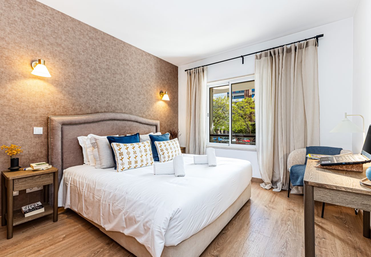 Apartamento em Lagos - Marina Garden View – Work & Relax by the Sea, Marina & Old Town
