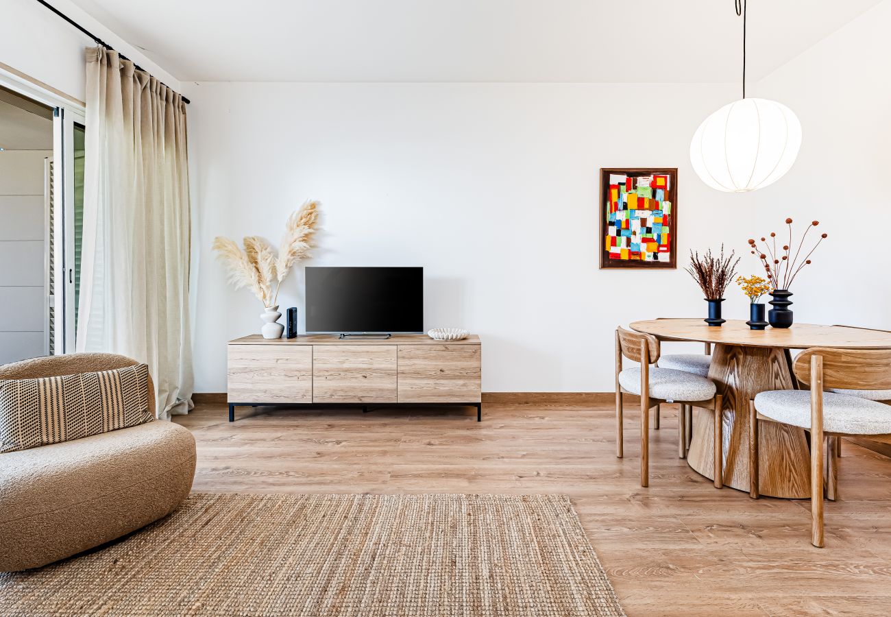 Apartamento em Lagos - Marina Garden View – Work & Relax by the Sea, Marina & Old Town