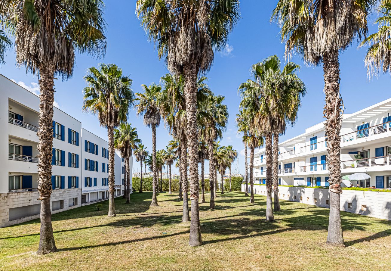Apartamento em Lagos - Marina Garden View – Work & Relax by the Sea, Marina & Old Town
