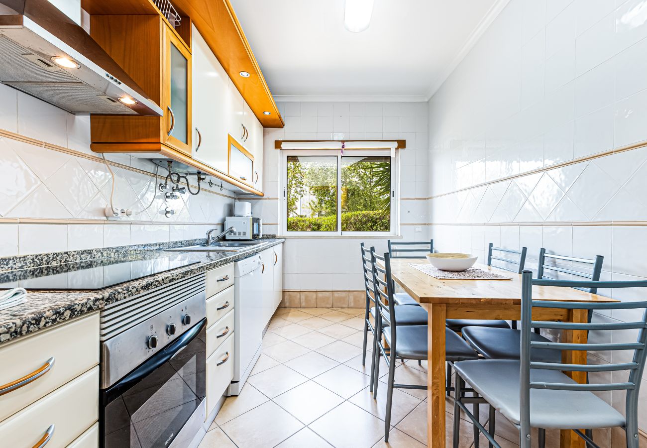 Apartamento em Portimão - Joia da Rocha: Pool | Parking | Location