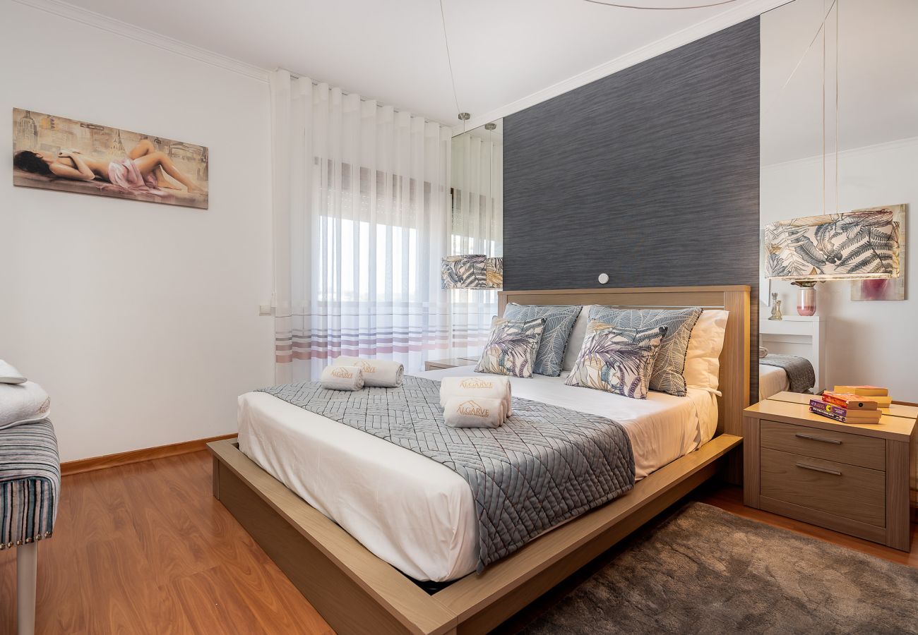 Apartamento em Lagos - Sea La Vie | On the Beach, City Center & Marina