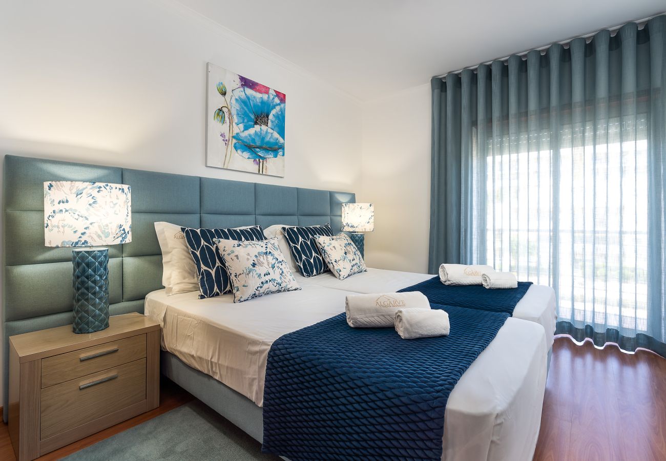 Apartamento em Lagos - Sea La Vie | On the Beach, City Center & Marina