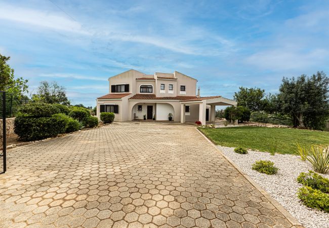 Villa em Porches - Casa do Vale | PET Friendly | Pool Lagoa Retreat Villa em Porches - Casa do Vale | PET Friendly | Pool Lagoa Retreat