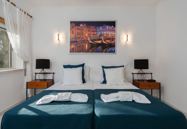 Apartamento em Lagos - Meia Praia Beach: GOLF| Perfect for Families | Ent Apartamento em Lagos - Meia Praia Beach: GOLF| Perfect for Families | Ent