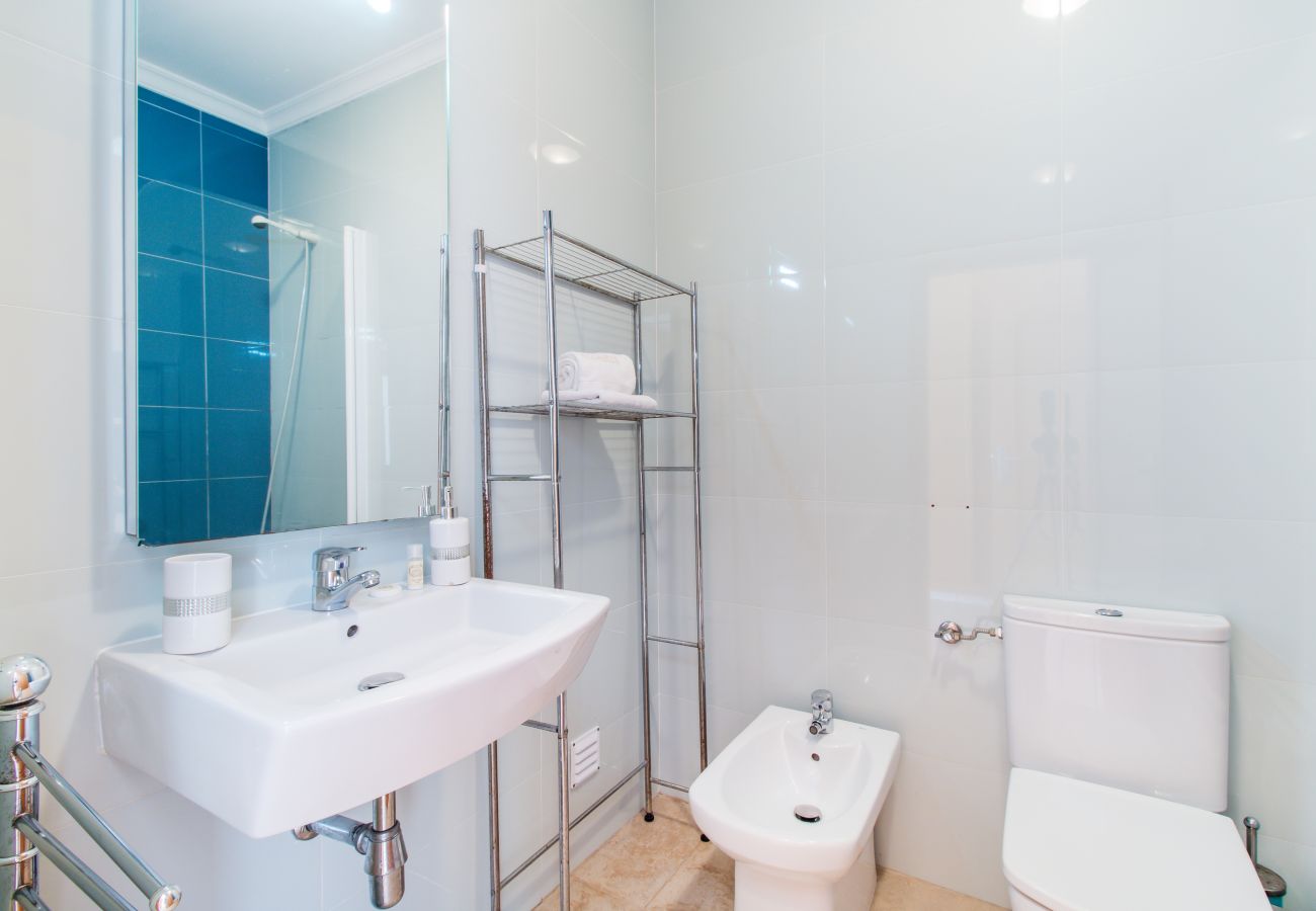 Apartamento em Lagos - Prime Location | Fully A/C | Town Centre | Pool | Garage