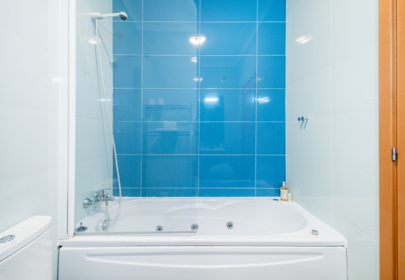 Apartamento em Lagos - Prime Location | Fully A/C | Town Centre | Pool | Garage